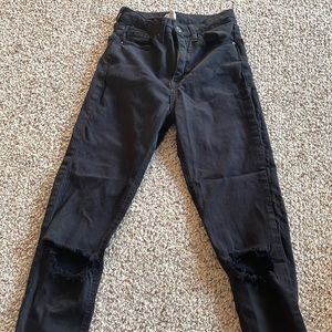 Super cute black ripped jeans